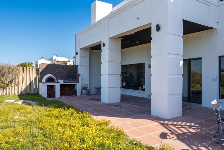4 Bedroom Property for Sale in Struisbaai Western Cape